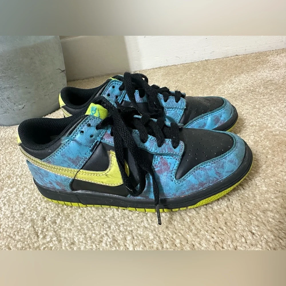 Nike SB Dunk Low Youth Sneakers – Size 4Y – Blue/Black/Volt
